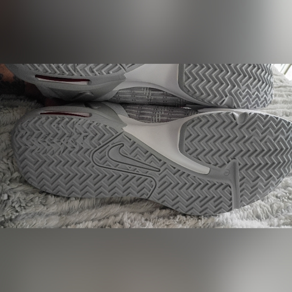 Nike Lebron JAMES... NEW - Picture 9 of 9
